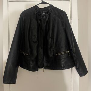 Black leather jacket / Louise Paris / good condition